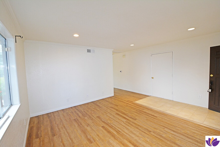 Building Photo - 3630 2nd Ave
