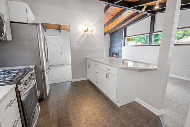Building Photo - 7739 Peach Tree Ln