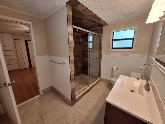 Building Photo - BETWEEN US1 & RIVER 2BR2BA FOR RENT