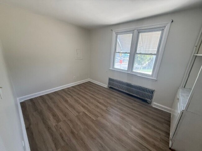 Building Photo - 400 N Springfield Rd
