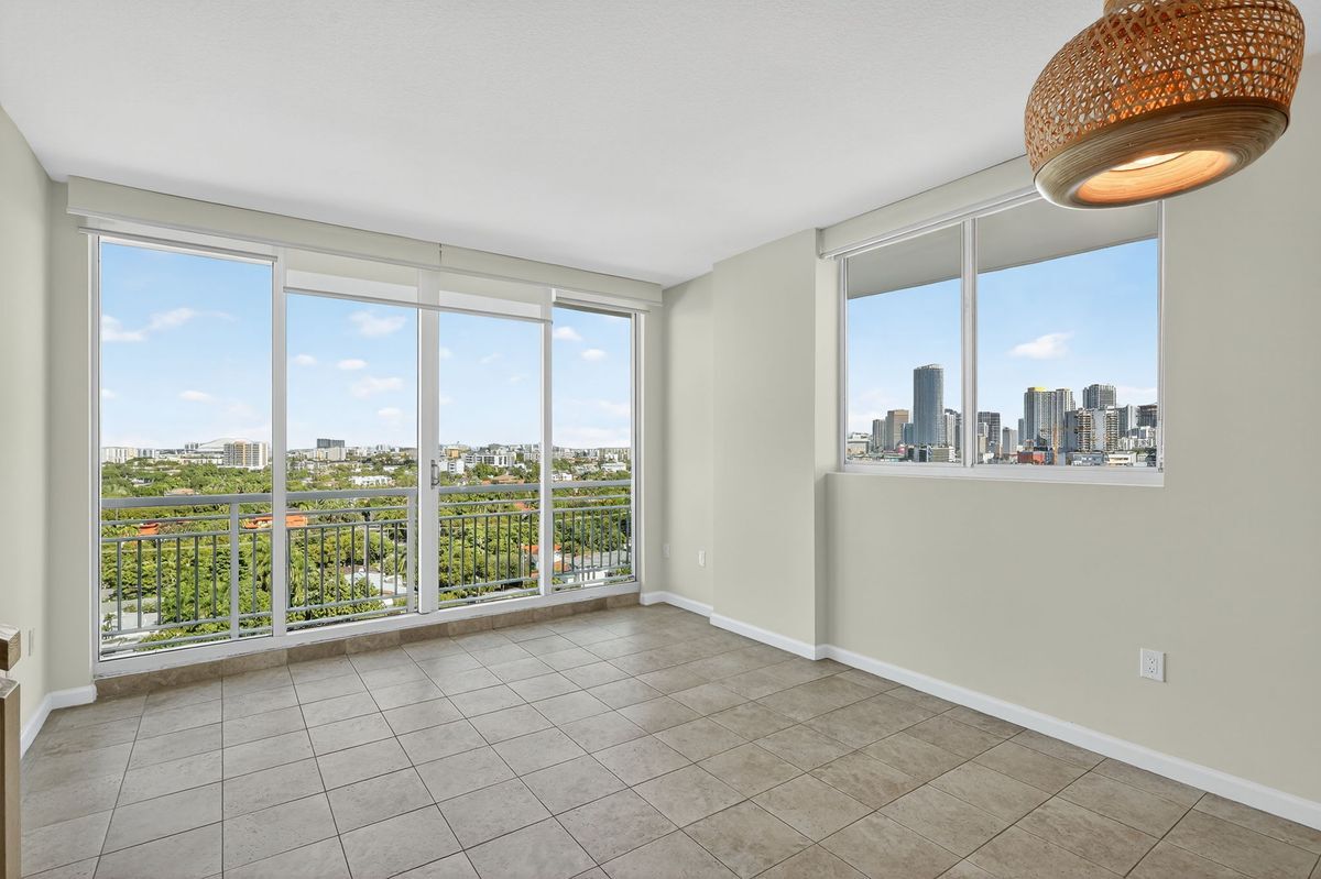 Building Photo - 2021 SW 3rd Ave