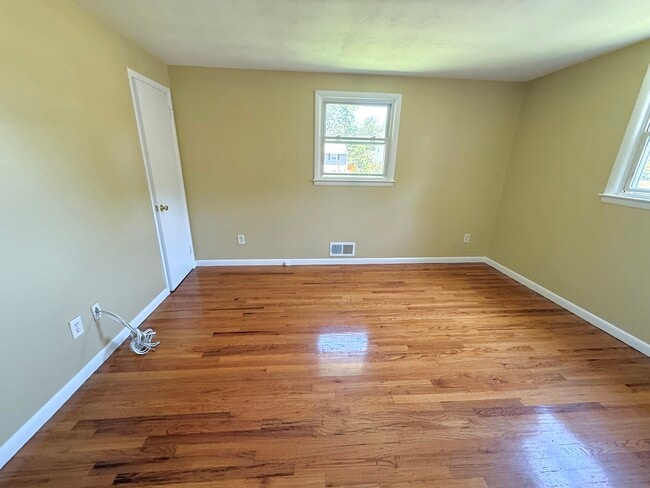 Building Photo - 47 Beechwood Rd