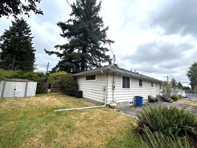 Building Photo - Rambler with Basement