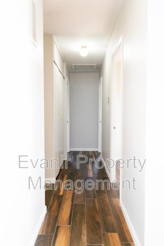 Building Photo - 1240 Berwald Dr
