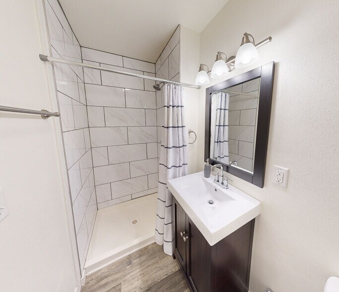 Building Photo - 502 N Main St