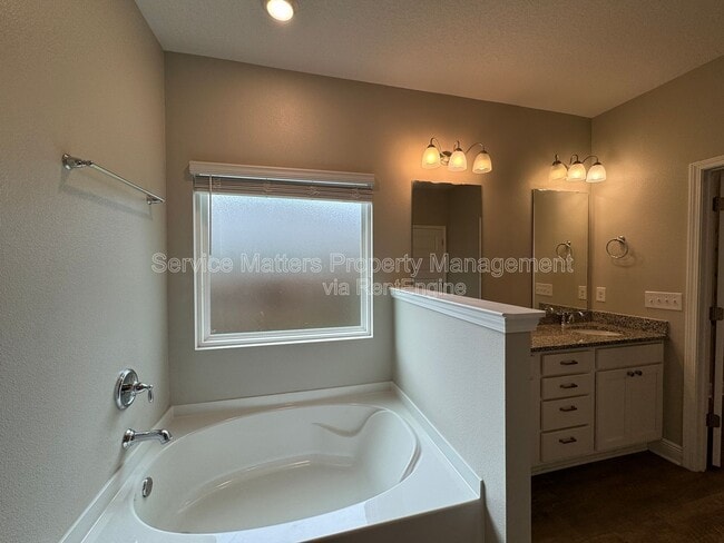 Building Photo - 7982 Silver Maple Dr