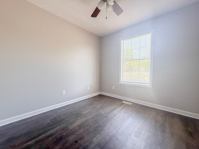 Building Photo - 480 W 4th St