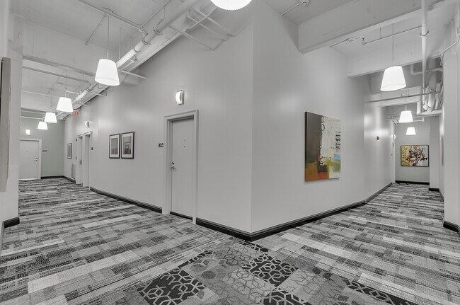 Building Photo - 100 South