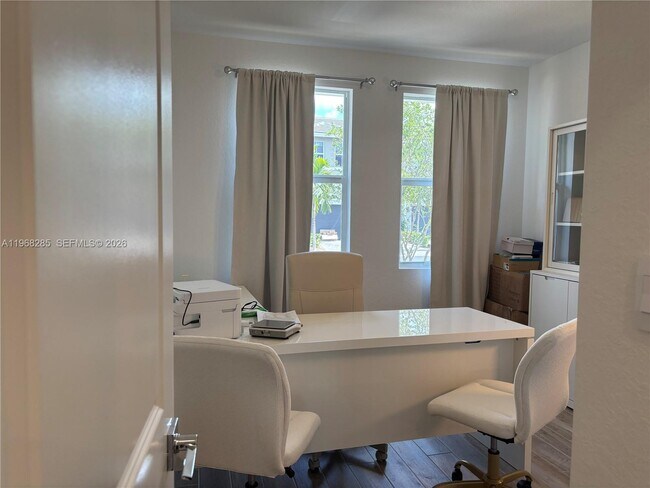 Building Photo - 146 SW 170th Ave