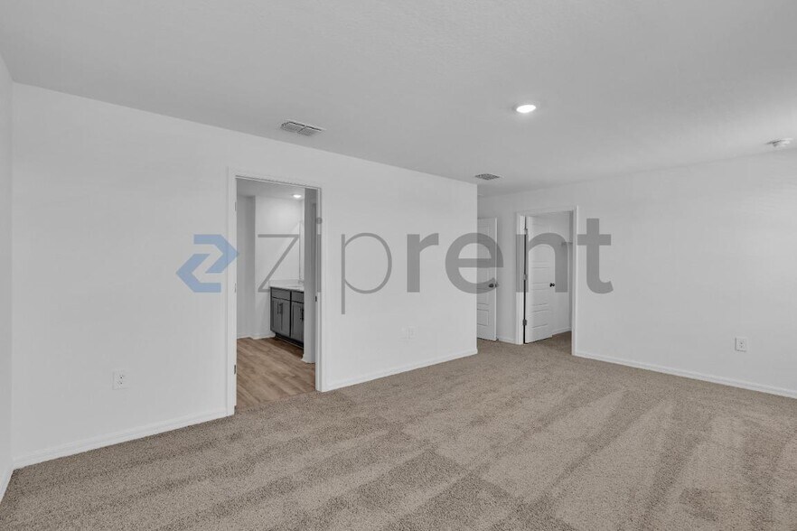 Building Photo - Unit