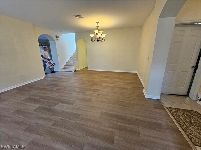 Building Photo - 2084 Par Dr