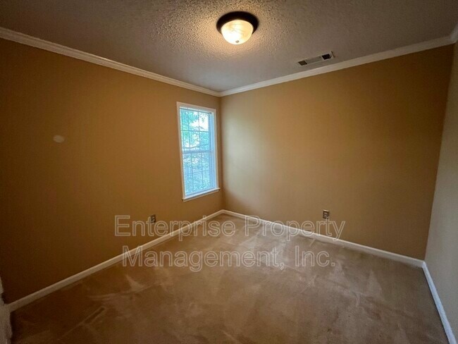 Building Photo - 8642 Pantherburn Cir N