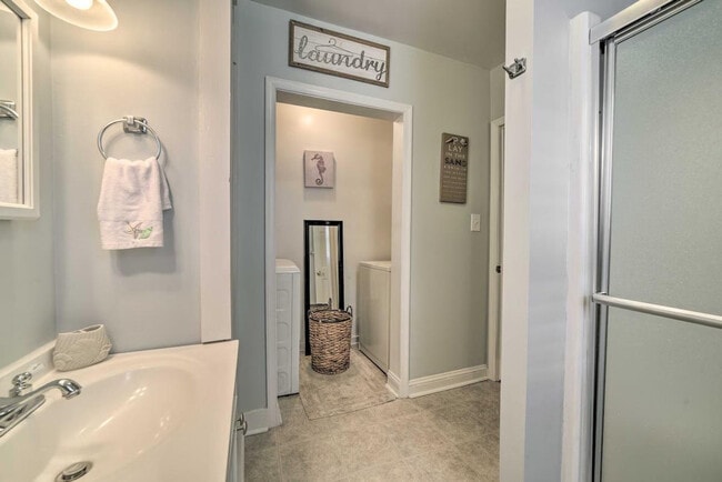 Building Photo - 8320 Bayside Rd