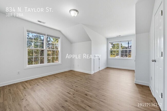 Building Photo - 834 N Taylor St
