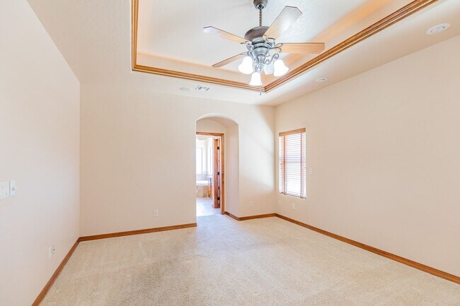 Building Photo - Beautiful Spacious 4 bedroom 2 bath House!
