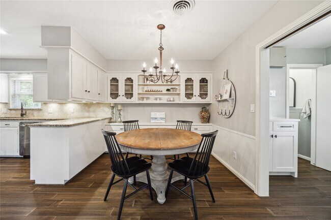 Building Photo - 10714 Piping Rock Ln