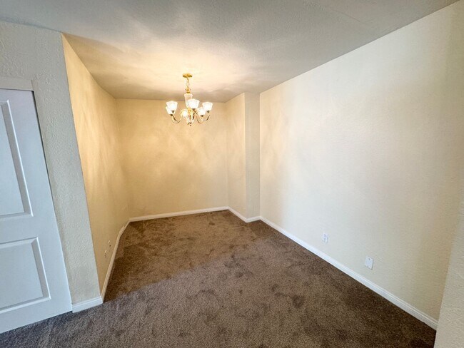 Building Photo - Great Shape Livermore Condo in Sonata Comm...