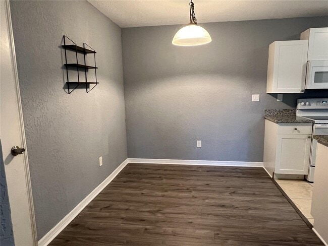 Building Photo - 10265 Gandy Blvd N