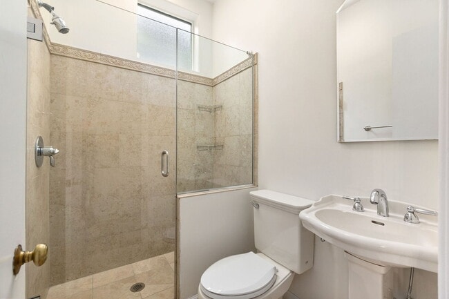 Building Photo - 2112 N Dayton St