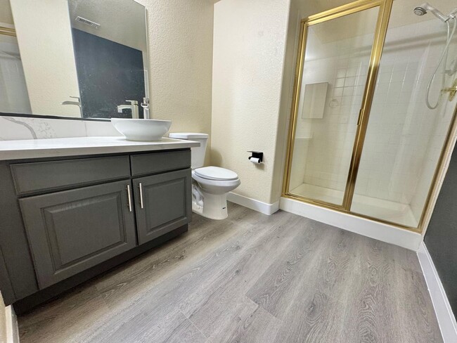 Building Photo - GORGEOUS 2 STORY SPACIOUS 4 BEDROOM HOUSE ...