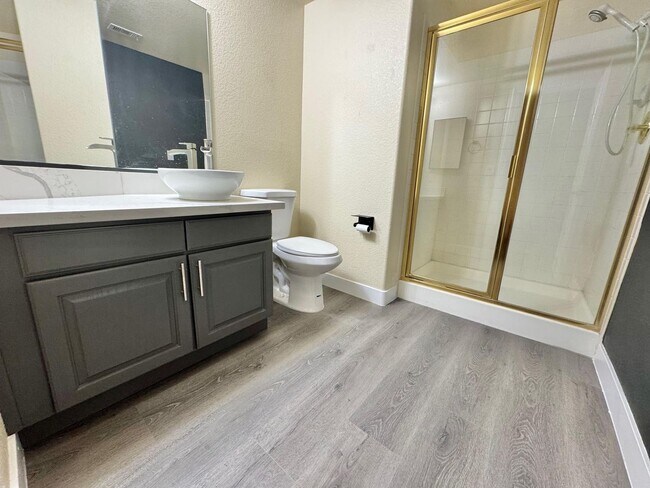 Building Photo - LAKEFRONT - 2 STORY SPACIOUS 4 BEDROOM HOU...