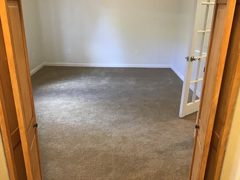 Building Photo - 8605 S Brentwood St