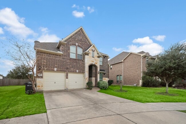 Building Photo - 3627 Grand Prom