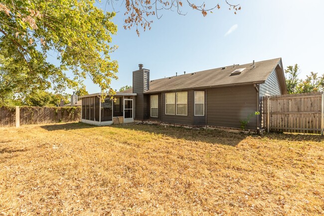 Building Photo - 3 Bed | 2 Bath in Broken Arrow!