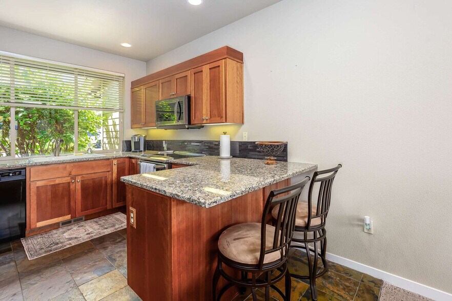 Building Photo - 10576 Village Loop