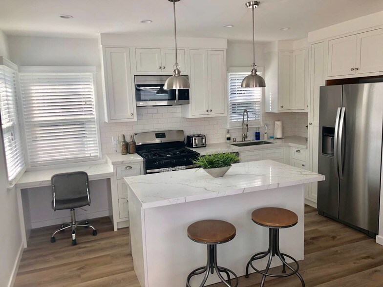 Kitchen - 4457 S Centinela Ave