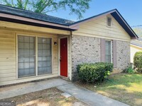 Building Photo - 104 Peachtree Ct