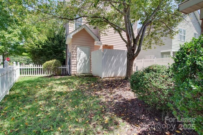 Building Photo - 7404 Darblay St