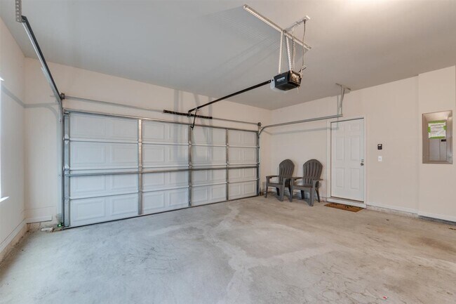 Building Photo - 737 Woody Dr