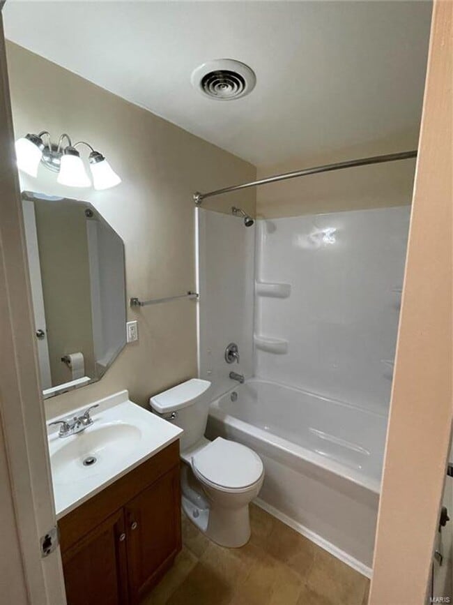 Building Photo - 1821 Schulte Hill Dr