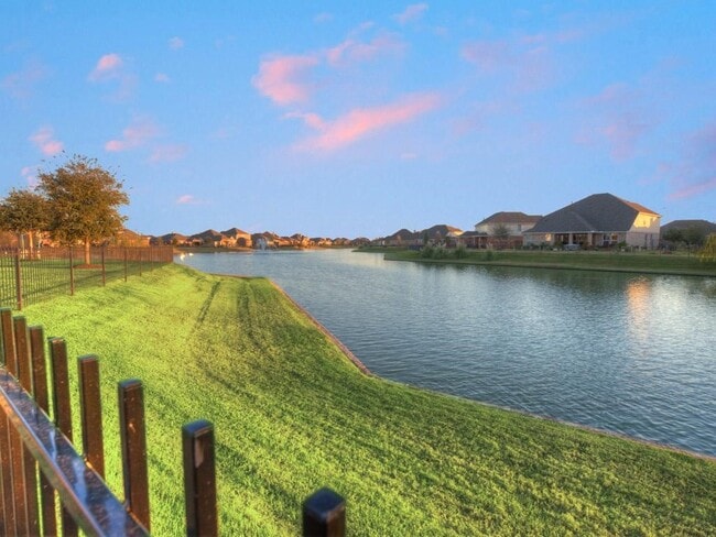 Building Photo - 25915 S Lakefair Dr