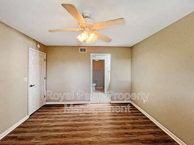 Building Photo - 4530 SW 10th Ave