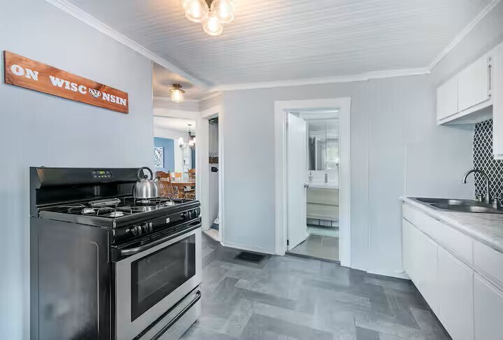 Building Photo - 405 W Doty St