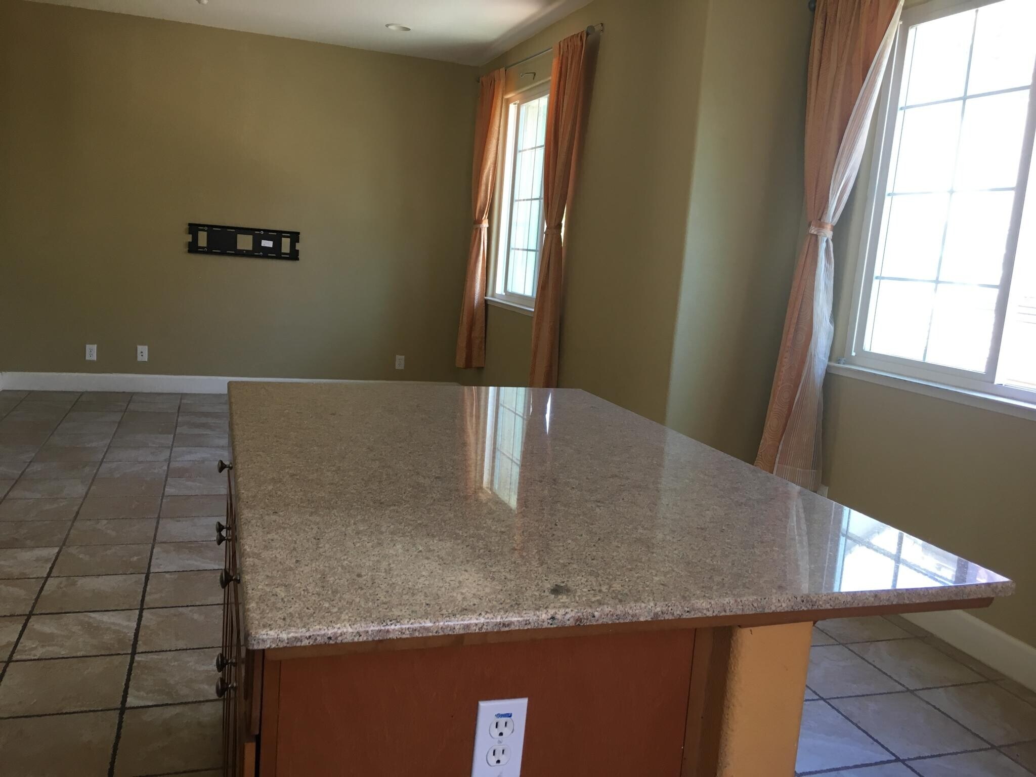 Building Photo - 1061 Pearl Terrace