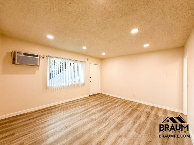 Building Photo - 15546 Vanowen St