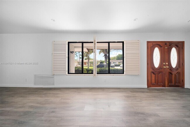 Building Photo - 19402 NE 19th Ct