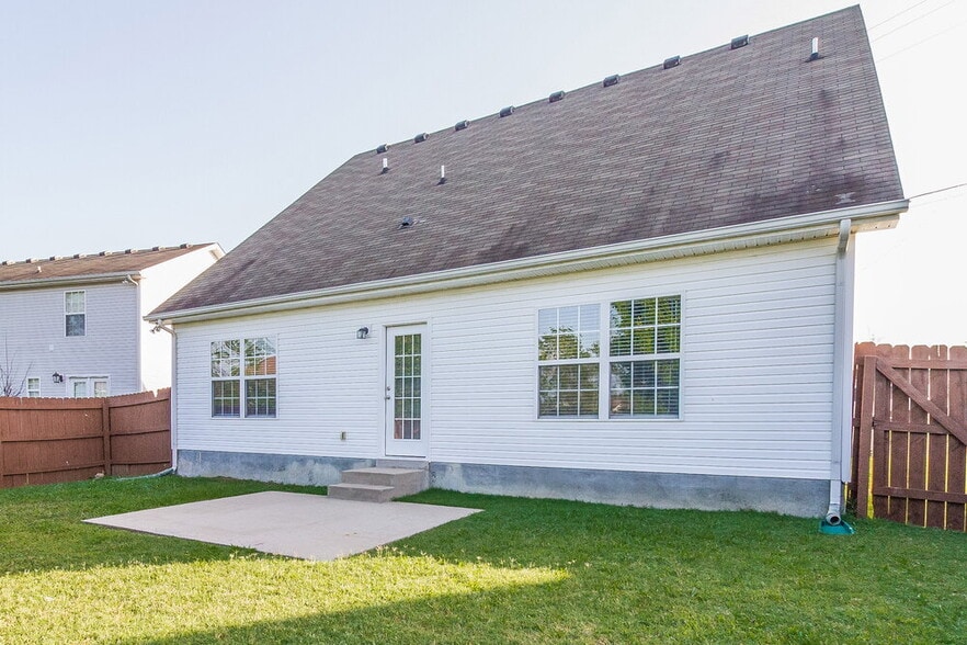 Building Photo - 913 Harvest Grove Dr