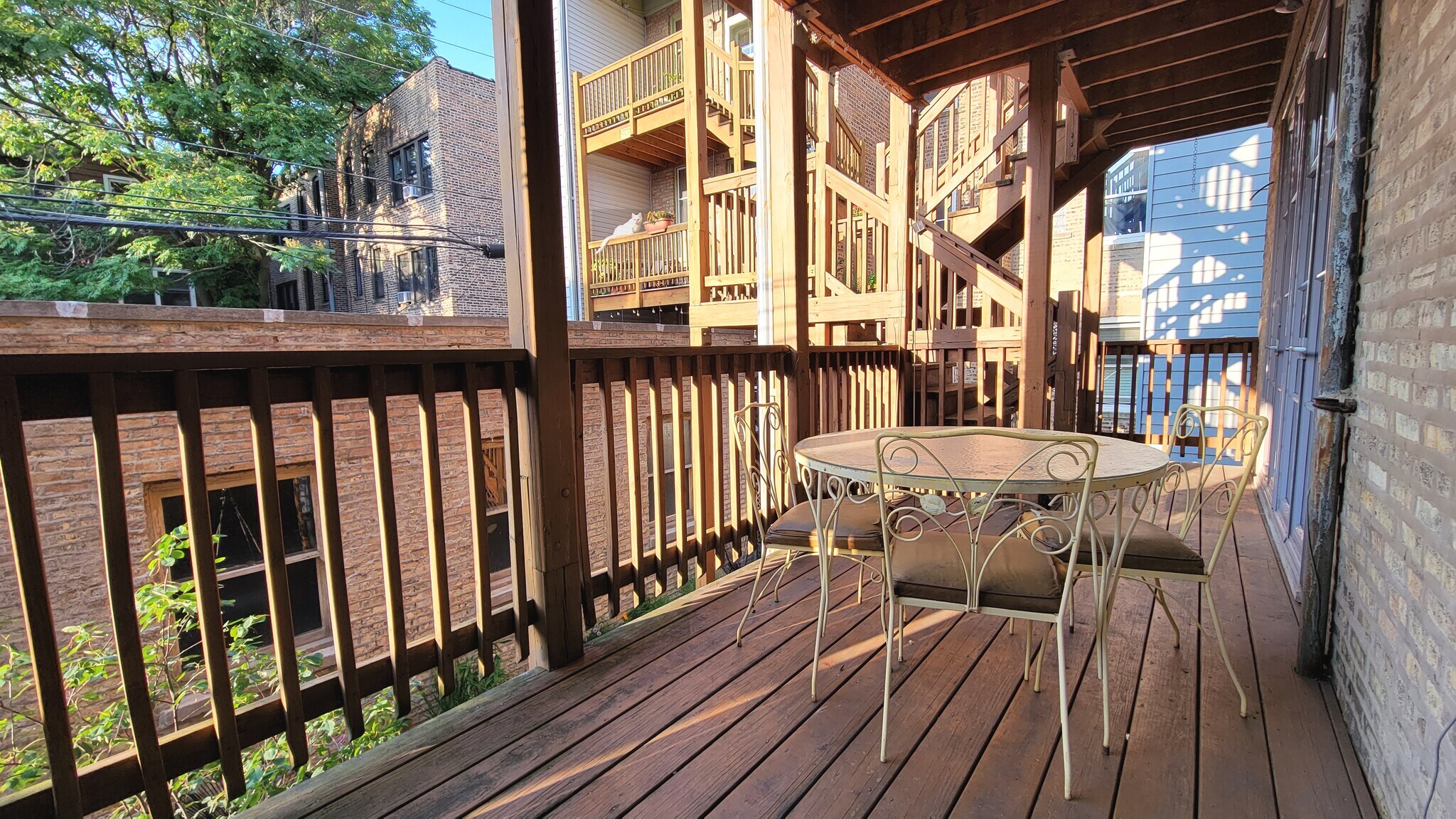 Building Photo - 1406 W Thorndale Ave