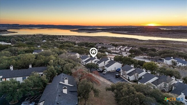 Building Photo - 1135 Parkview Dr