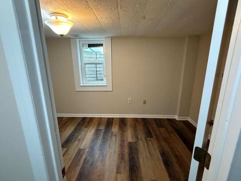 Building Photo - 555 Kirkwood Dr