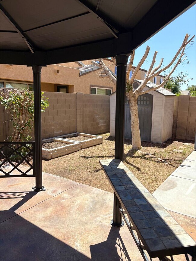 Building Photo - **STUNNING 4 BEDROOM/3 BATHROOM/2 CAR GARAGE/GATED COMMUNITY HOME IN MESA (SOUTHERN & LINDSAY)**