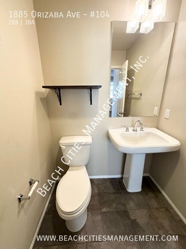 Building Photo - 1885 N Orizaba Ave