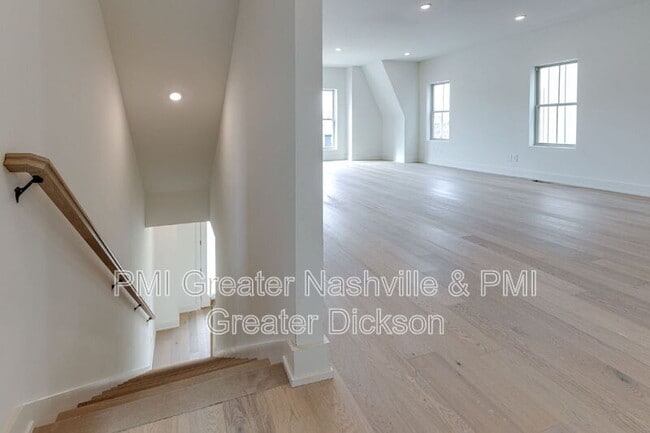 Building Photo - 537 Midnight Way