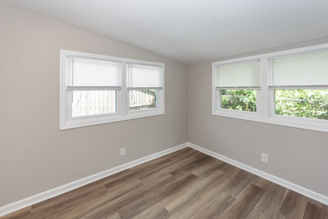 Building Photo - 3860 Chestnut St