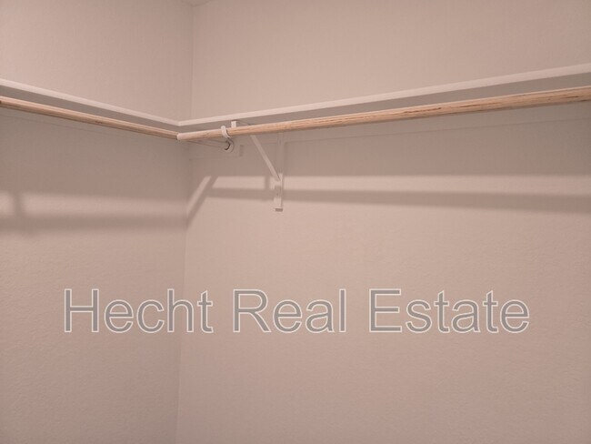 Building Photo - 1518 Tiptop Mdw