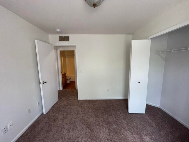 Building Photo - 404 Marigold Cir